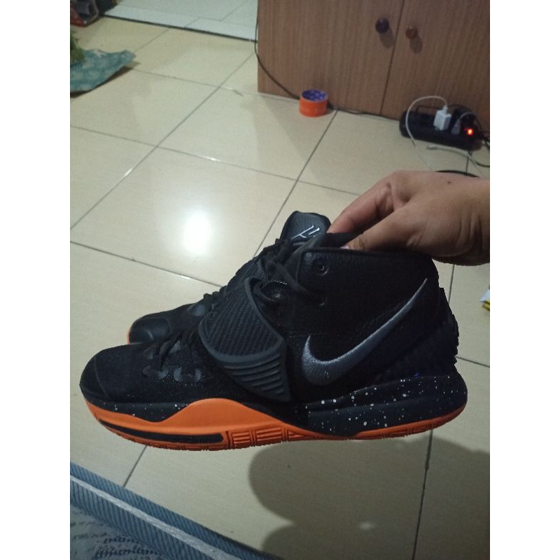 SEPATU SECOND BRAND, SEPATU NIKE KYRE SIZE 44