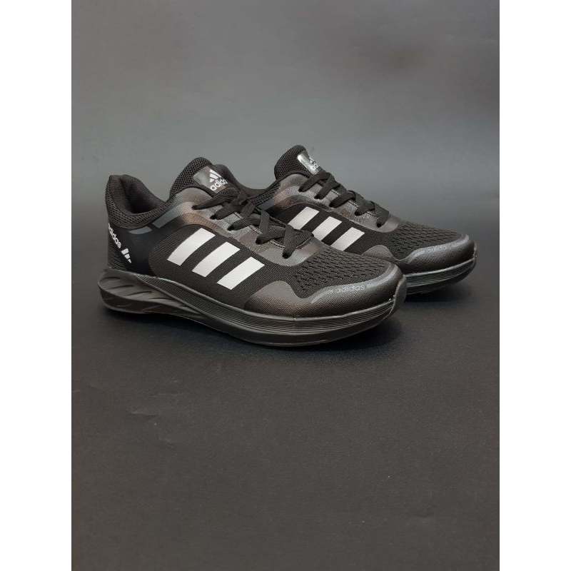 sepatu pria adidas GT