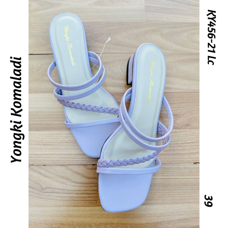 Yongki Komaladi Sandal Hak Lilac