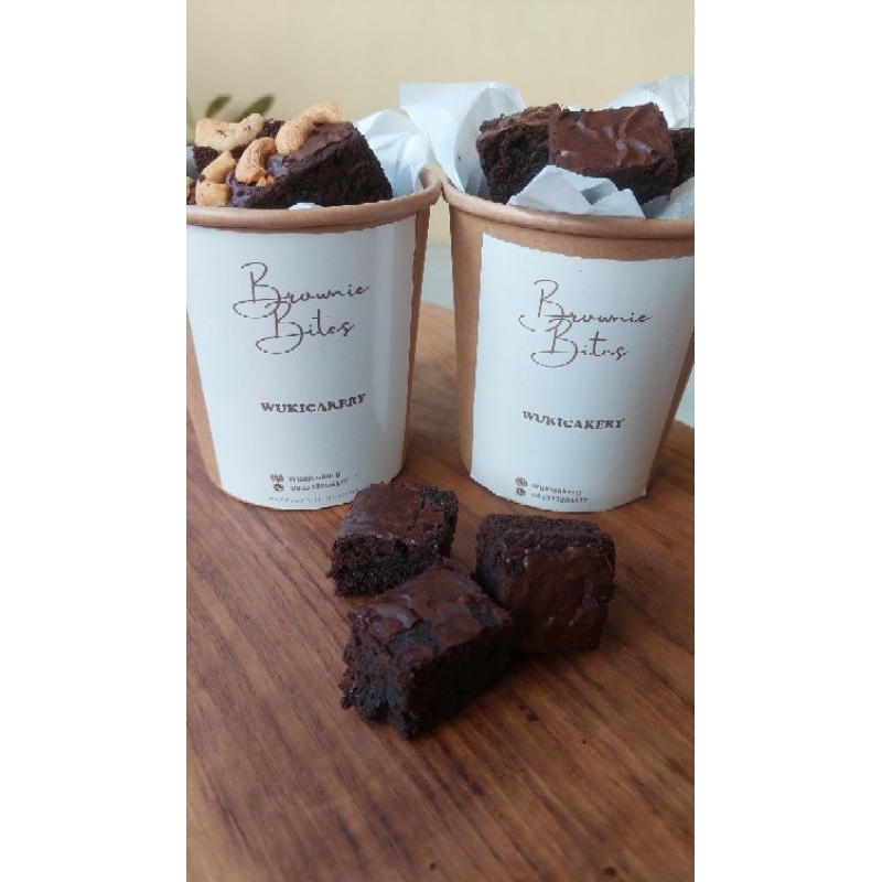 

2 cup brownies bites original + toping random