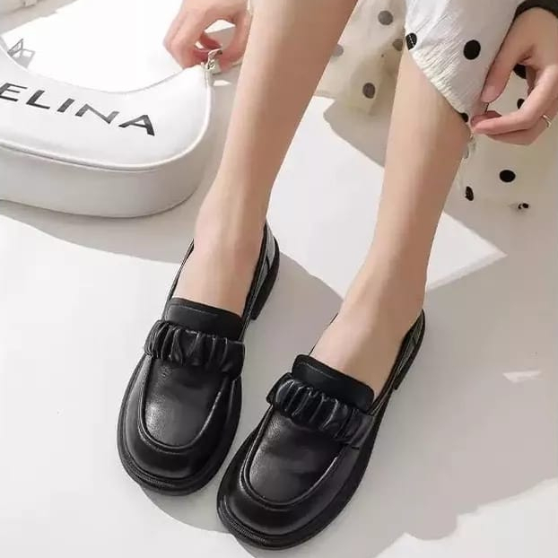 SEPATU WANITA DOCMART '' CUAKS '' LOAFERS STYLE KOREA PREMIUM 2228