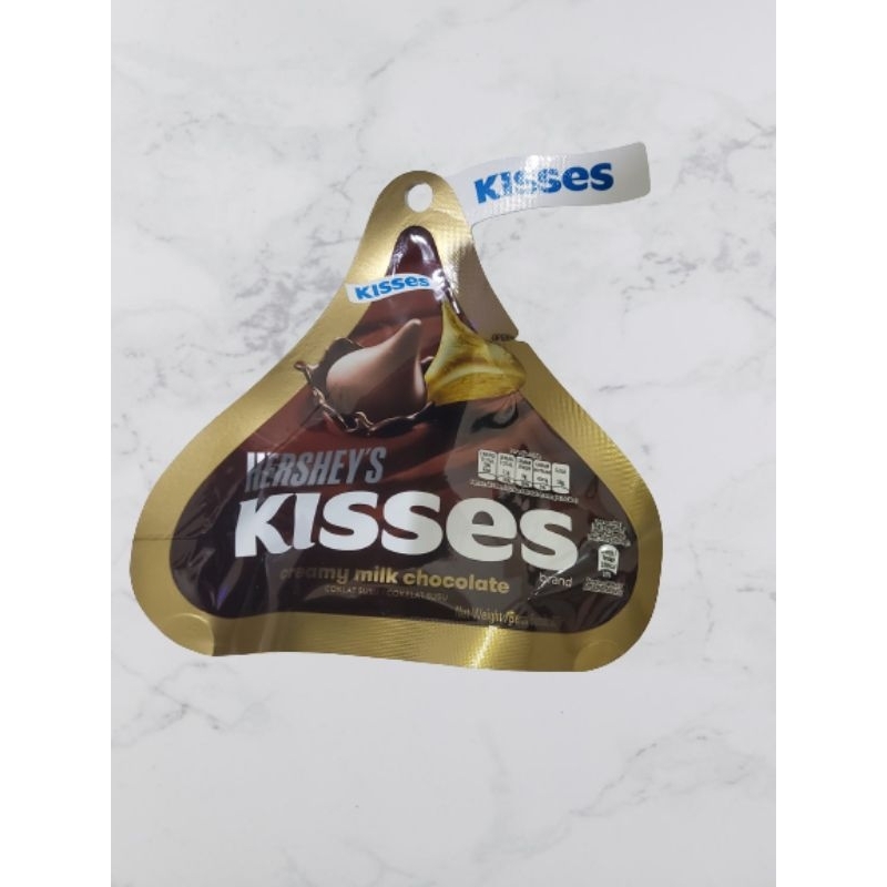 coklat cokelat hersheys kisses creamy milk almond cookies cream 36 gr