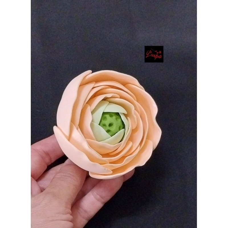 

(526/PRANU)Gumpaste Flower Sugar Flower/Bunga Gumpaste Ranuncullus