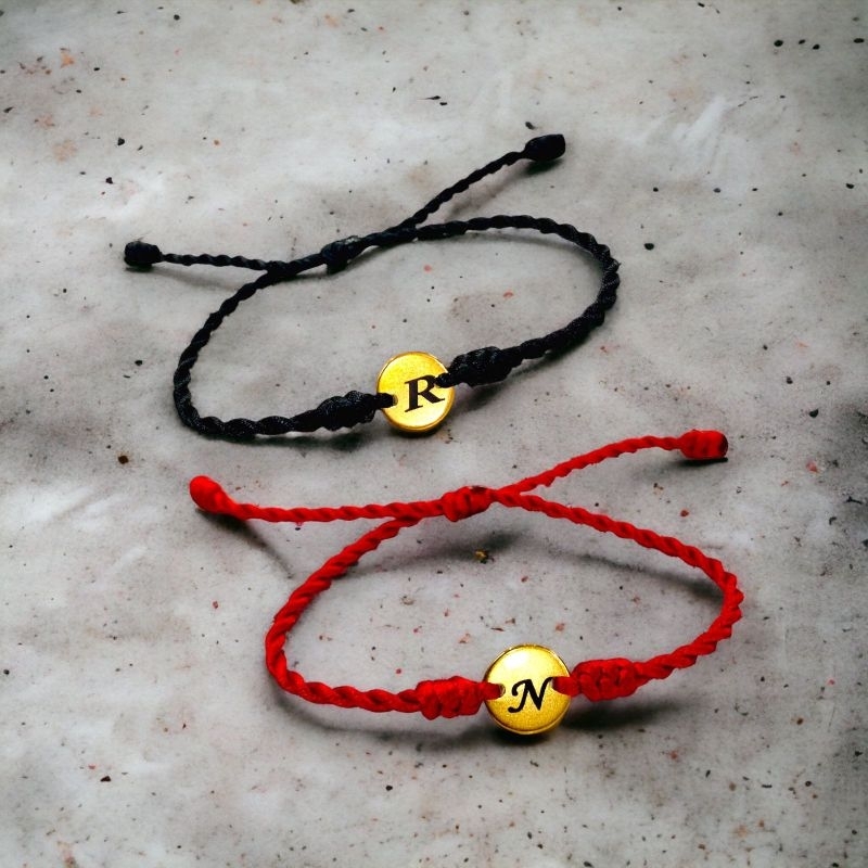 gelang titanium. serut grafir huruf