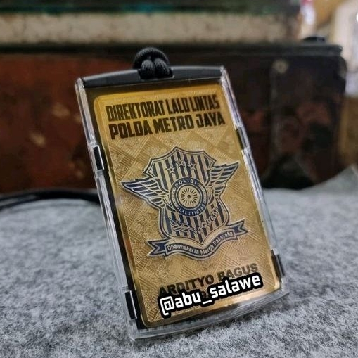 

lencana id plat id name tag korlantas