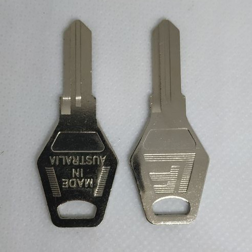 Bahan kunci LF Australia kiri