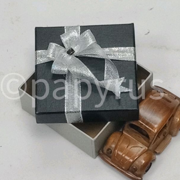 

PAPYRUS Kombinasi 12,5x12,5 Tinggi 5cm Kotak Kado Gift Box