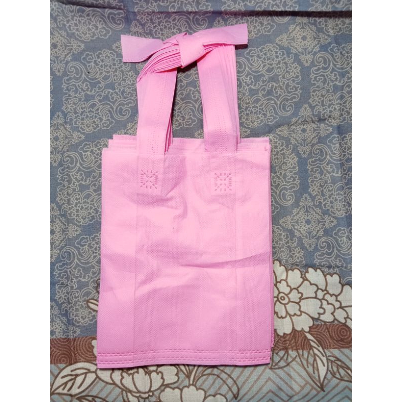

(HARGA PERLUSIN "12 PCS )Goodie Bag Tali lipat samping 30x40x8 cm ,,tipe HLS (Handle / Tali Lipat Samping),Tas spunbond - goodiebag oval - tas kain - tas oval - tas souvenir - tas ulang tahun