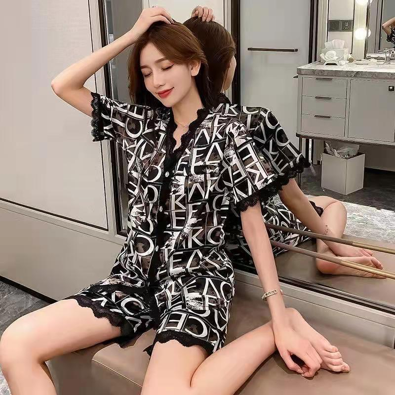 005 Luxury Piyama Satin Lengan Pendek Celana Pendek Kerah Bunga Kancing Hidup Diamond  Bahan Satin High Quality Piyama Import/ Baju Tidur Import / Baju Tidur Murah / Piyama Set / Baju Tidur Set