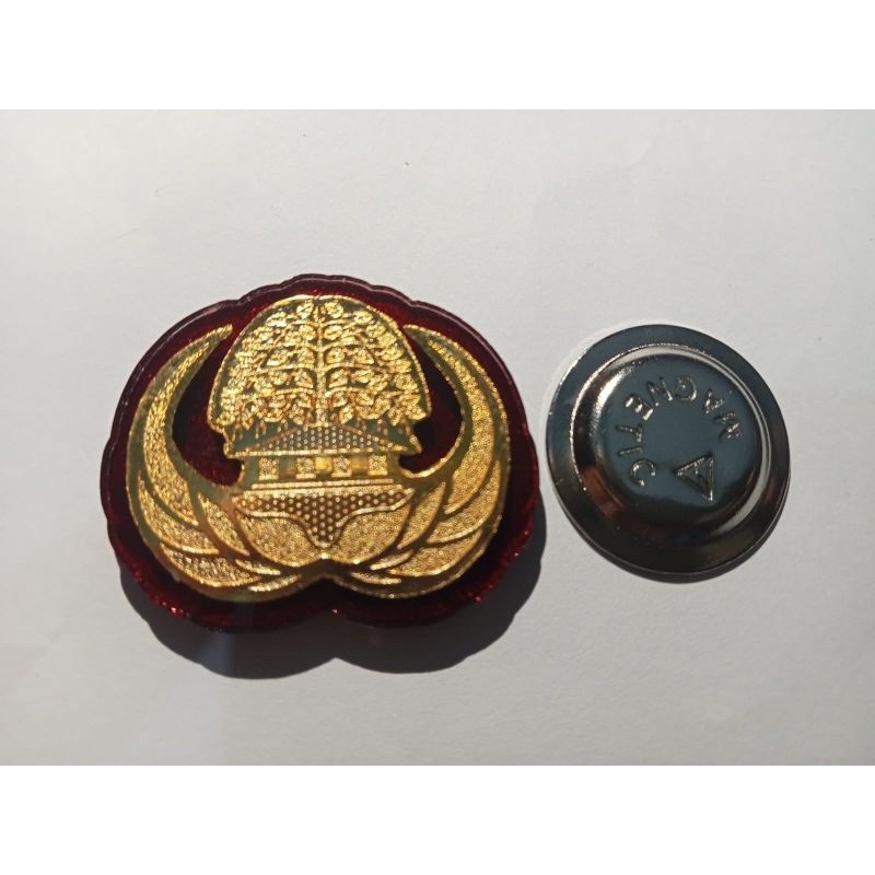 PIN LENCANA KORPRI MICA MERAH MAGNET MURAH BAGUS
