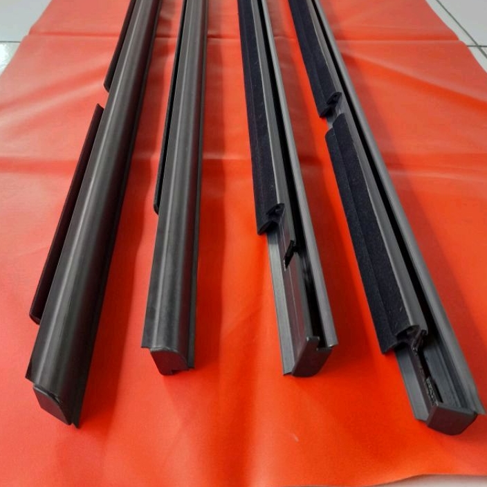 karet pelipit lis pelipit kaca suzuki APV lama 1set ready