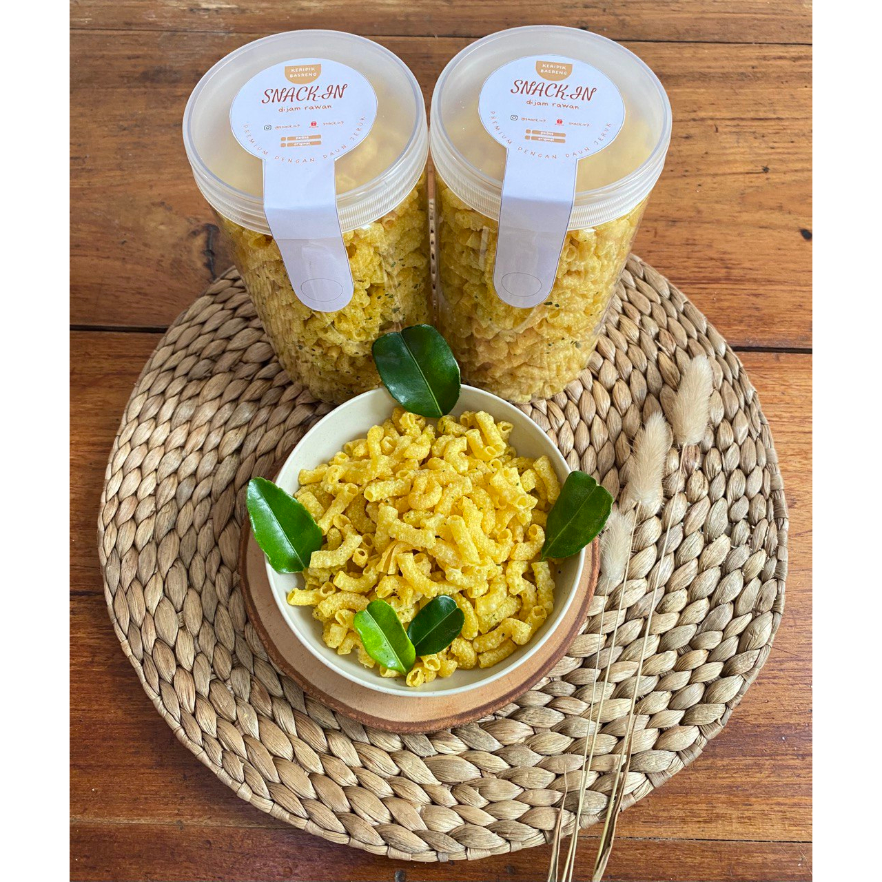 

Snack Makaroni Premium Dengan Daun Jeruk Toples 1000ml (Rasa original)