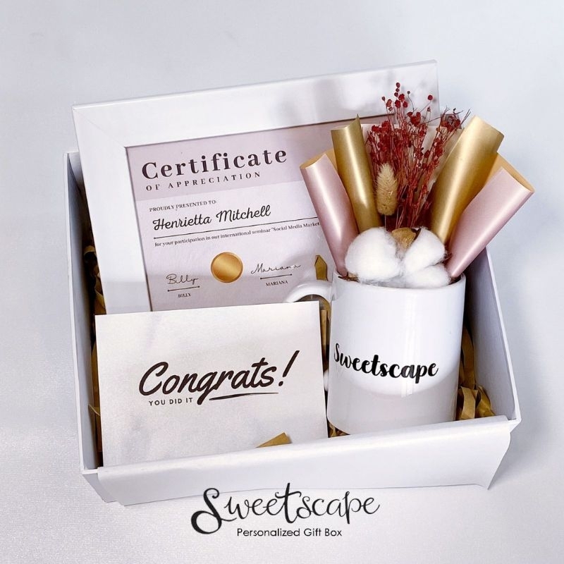 

Gift Box Package 70-Paket Hampers 70-Awarding
