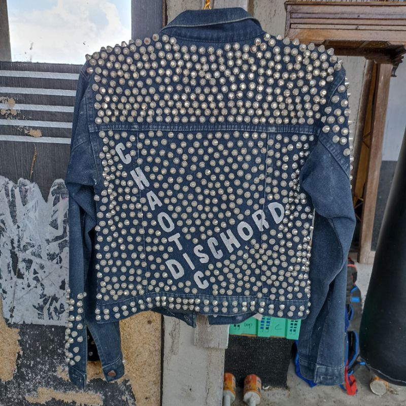 punk jacket / full spike / trucker denim / levis jeans / spike topong / wearpack jemper/ punkrock