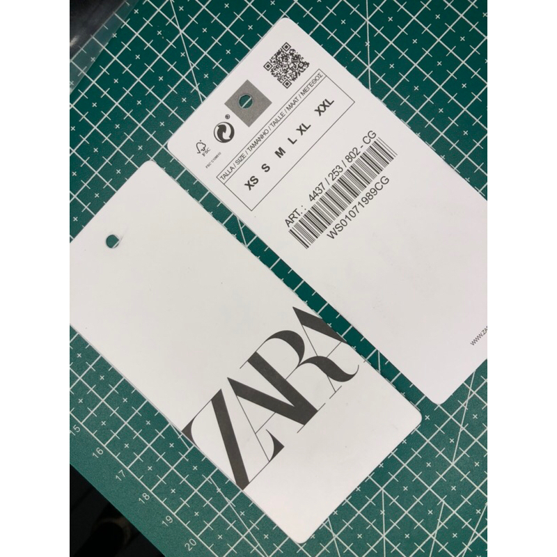 

ZARA TAG DIECUT OUVAL BARCODE SUPER PREMIUM CO 1X DI KIRIM 600PCS