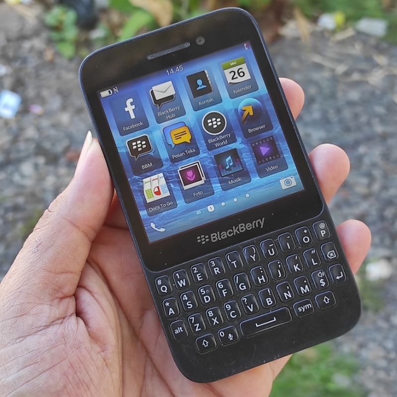 BlackBerry Q5 second original 100% warna hitam