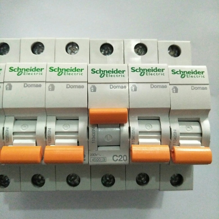 MCB schneider /merlin gerin 20A