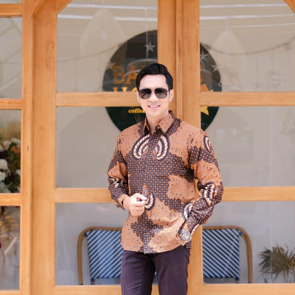 KAPAL KANDAS SOGAN BATIKSOLOAMANAH KEMEJA BATIK PRIA LENGAN PANJANG PENDEK LAPIS FURING PREMIUM KATUN HALUS PARANG LASEM SANDAGEL RENJANA KENCONO IJO PRAJA BUMI NAVY SATRIO GAGAH KSATRIA PEACH MINOELYA UNGU KLA SEBELANGA UNGU PARIKESIT AJI LUWUNG HAYANG