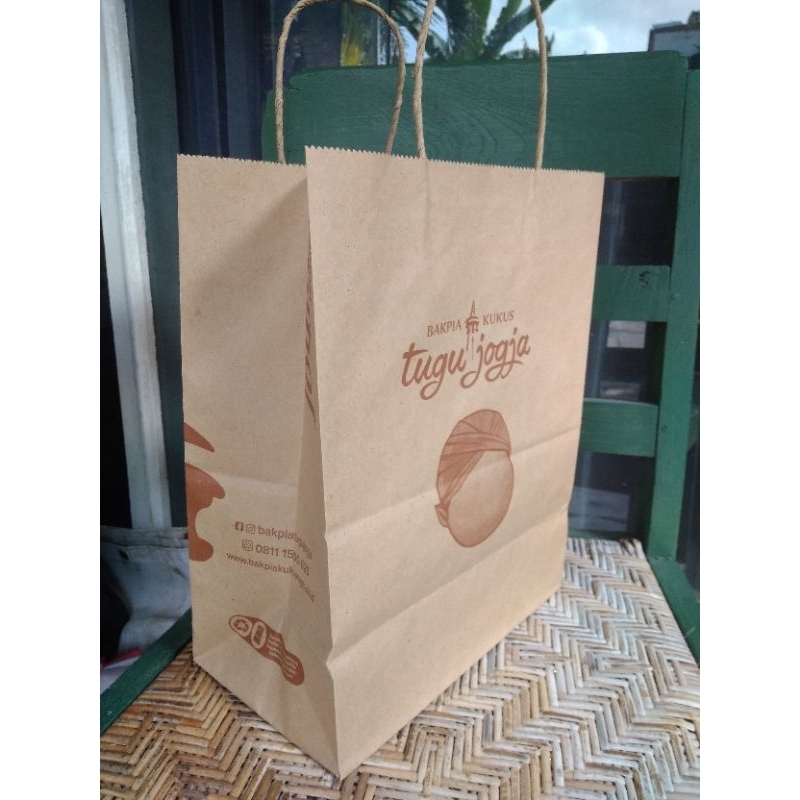 

Bakpia Kukus Tugu Jogja - Paperbag Exclusive