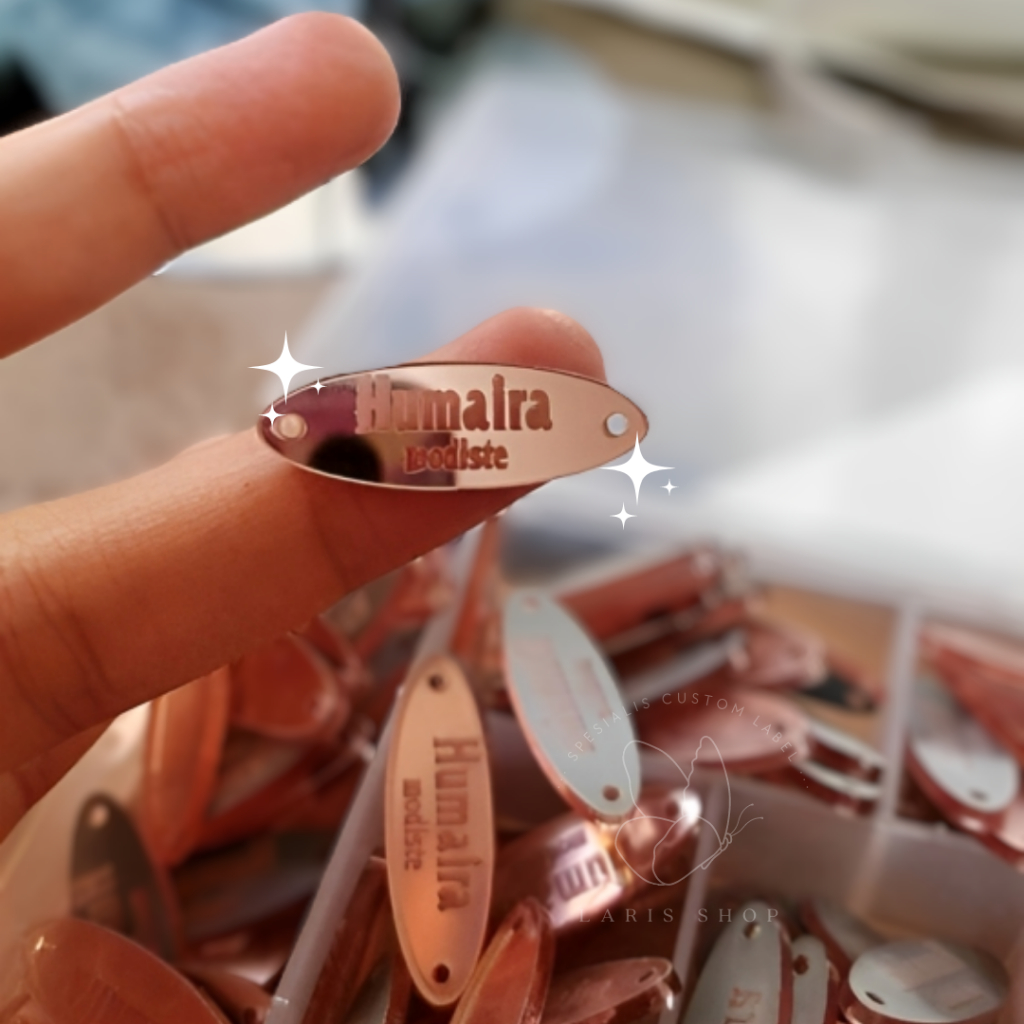 

Label Akrilik Hijab Bisa Custom Brand Usaha - Free Desain