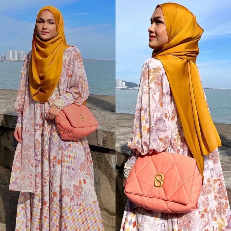 zoey bag Denim peach (pre❤️) like new lengkap box,dustbag,card .deffect tdk ada krn pemakaian hanya 