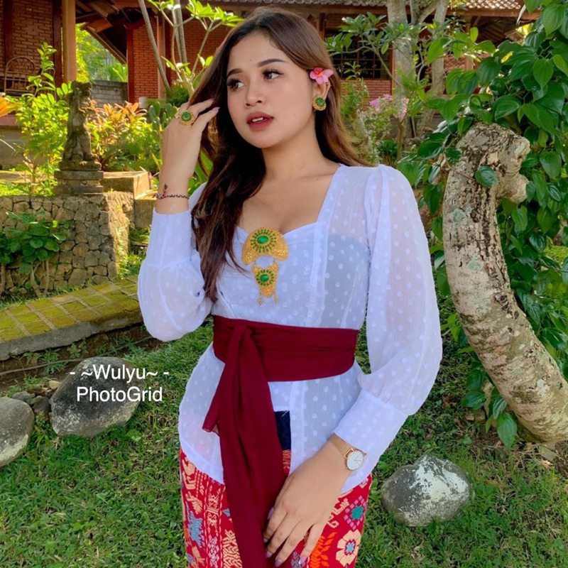 Kebaya jadi sabrina bahan dari sifon uragiri pakai kancing kait