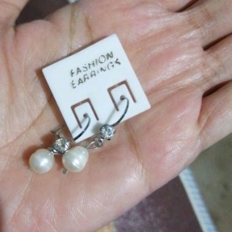 Anting Besi Putih Mutiara Ambon