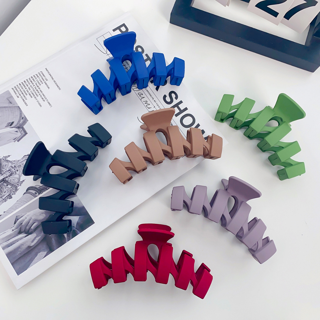 MMM Jepit Rambut Doff Motif Zigzag Jedai Rambut Wanita Besar Jepitan Rambut Salon Cepol Panjang Jumbo Matte Hair Claw Clip Women Aksesoris Rambut Wanita Fashion Korea Import