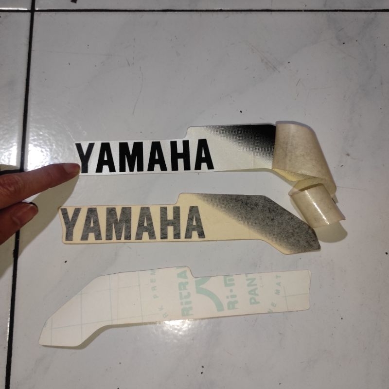 Stiker stripping striping decal Graphic Box aki kanan Yamaha F1ZR FIZR F1Z FIZ R Sporty Merah Ardath