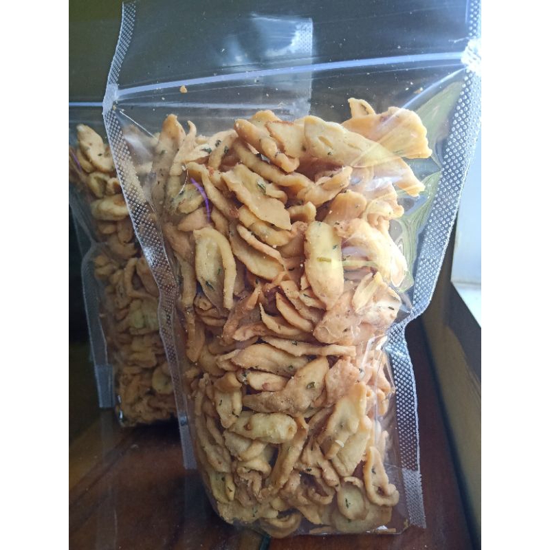 

Kue bawang gunting/kripik bawang