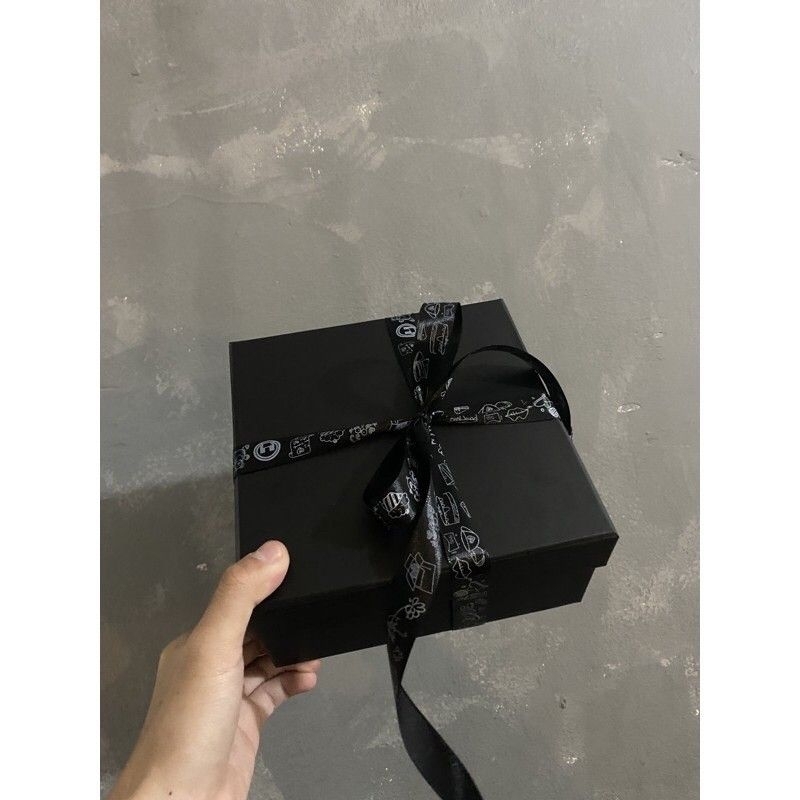 

hardbox full black dengan pita black model partai cocok untuk hampers,kado,gift