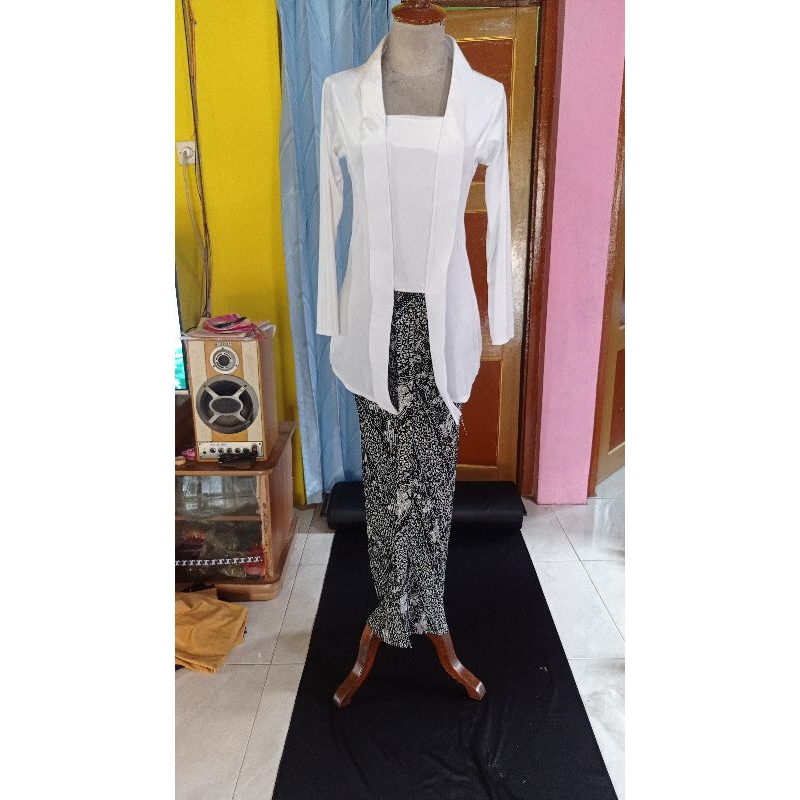 Kebaya Bludru Kutu Baru Putih/Putih Tulang