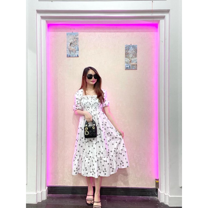 RD FASHION - SMOCKED DRESS / Gaun musim panas kasual baru Lengan pendek smocked dress lipit bunga dengan dasi belakang / gaun kasual A-line gaun smocked berlipat bunga lengan pendek-FLORA PUTIH