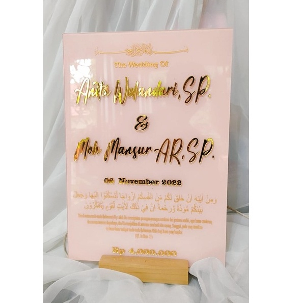 

Acrylic / Akrilik Nama Display Huruf Timbul 2mm Putih + Emas (21cm x 24cm)