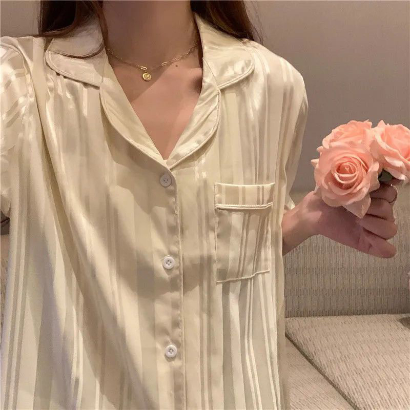 009 Luxury Sleepwear Kelas Atas Piyama Satin Lengan Pendek Celana Pendek Kerah Motif Garis Kancing Hidup Bahan Satin High Quality Piyama Import/ Baju Tidur Import / Baju Tidur Murah / Piyama Set / Baju Tidur Set