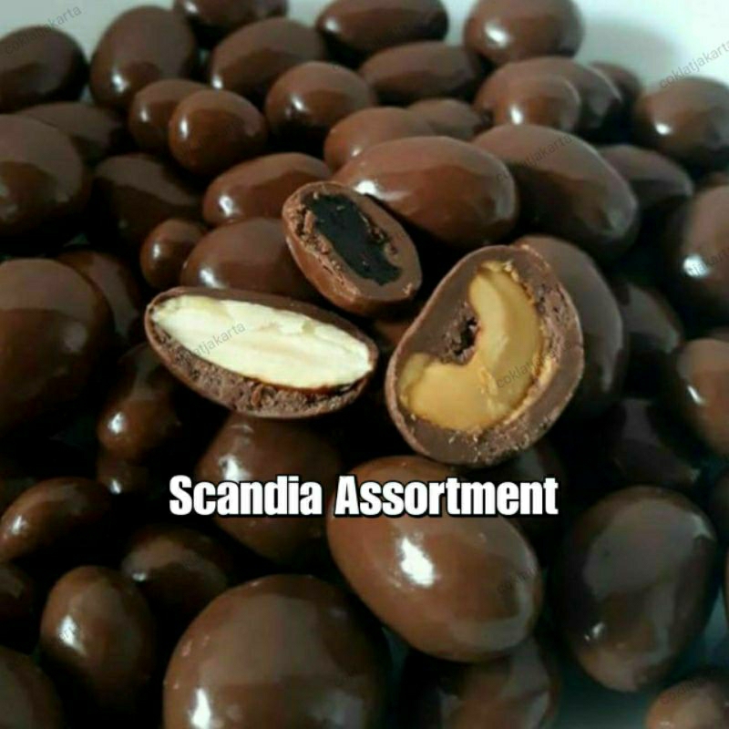 

*Scandia Coklat Assortment (Isi Campur Mede, Almond & Kismis) 1 KG