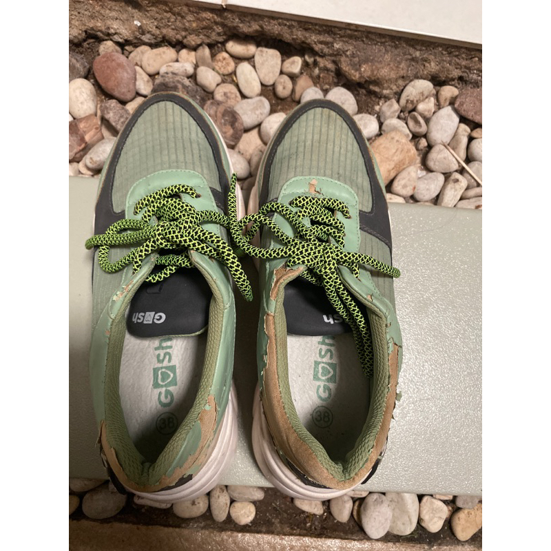 sepatu sneaker Gosh Preloved