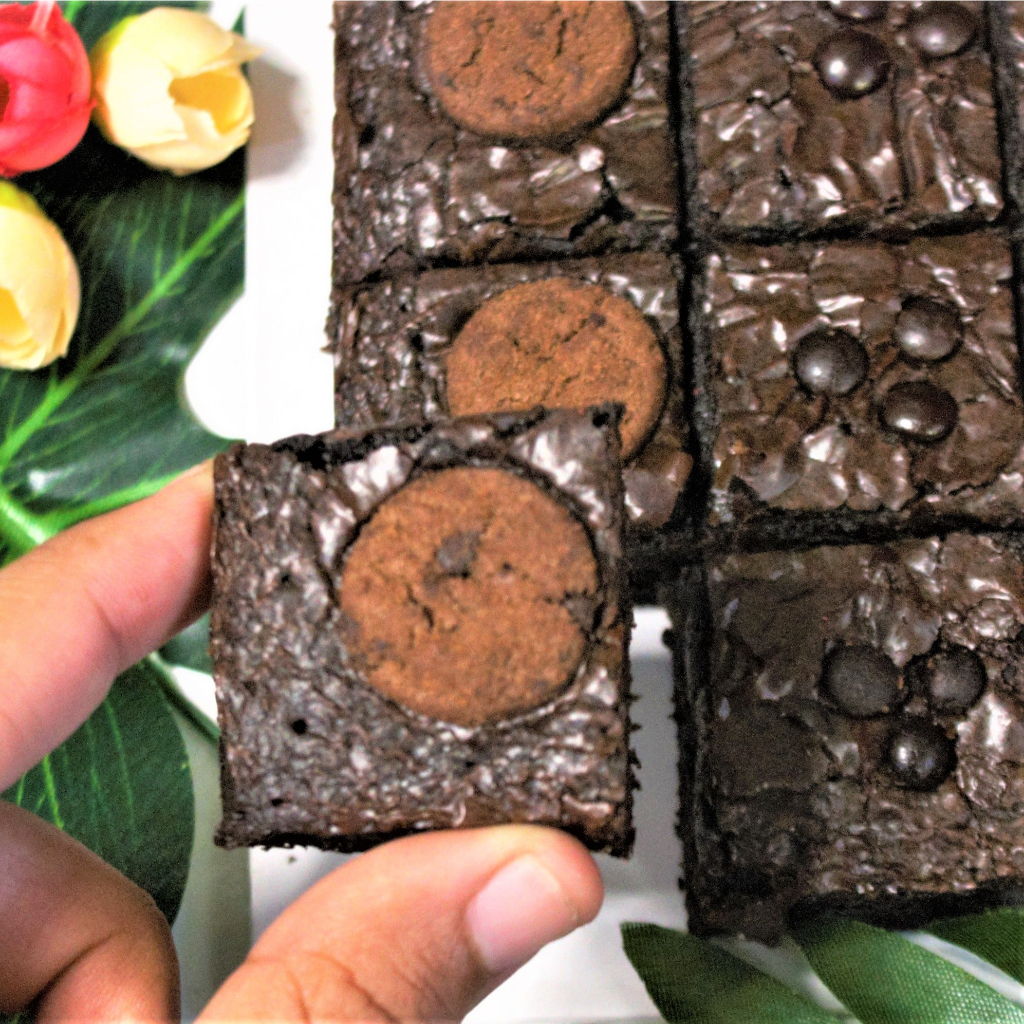 

Brownies Fudgy Premium Sekat Rasa Coffee Toping 20x20 isi 25 Potong Hampers by Galaxy Browrokz