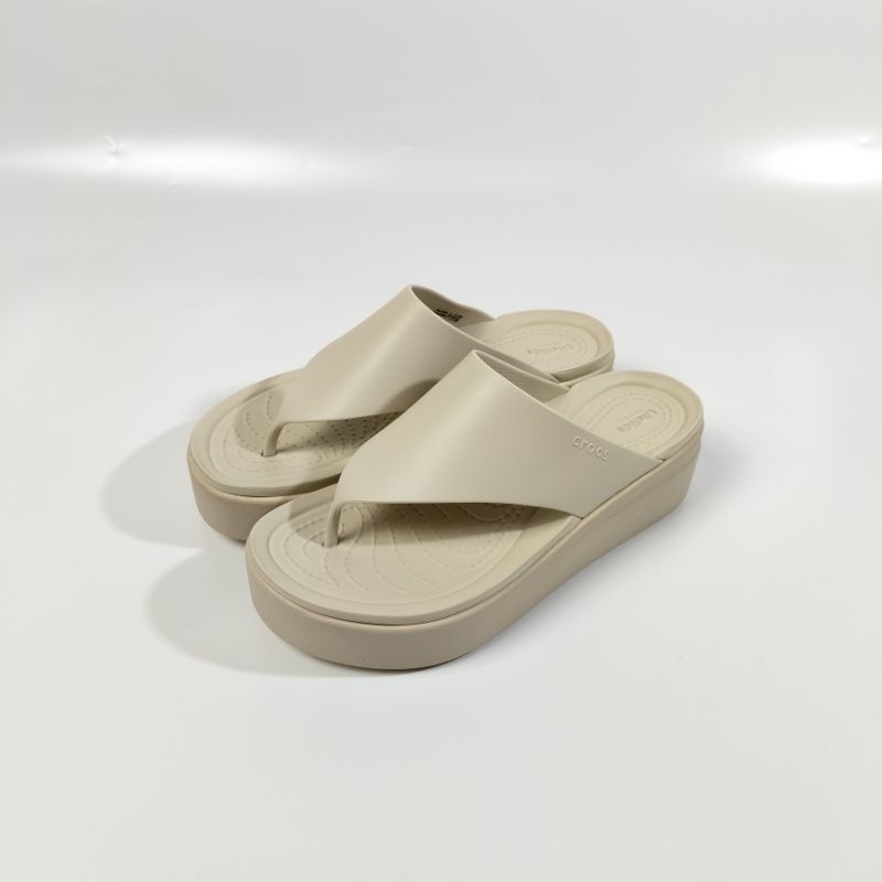 SANDAL CROCS BROOKLYN JEPIT 2.0/SANDAL FLIP WEDGES/CROCS WANITA ORIGINAL