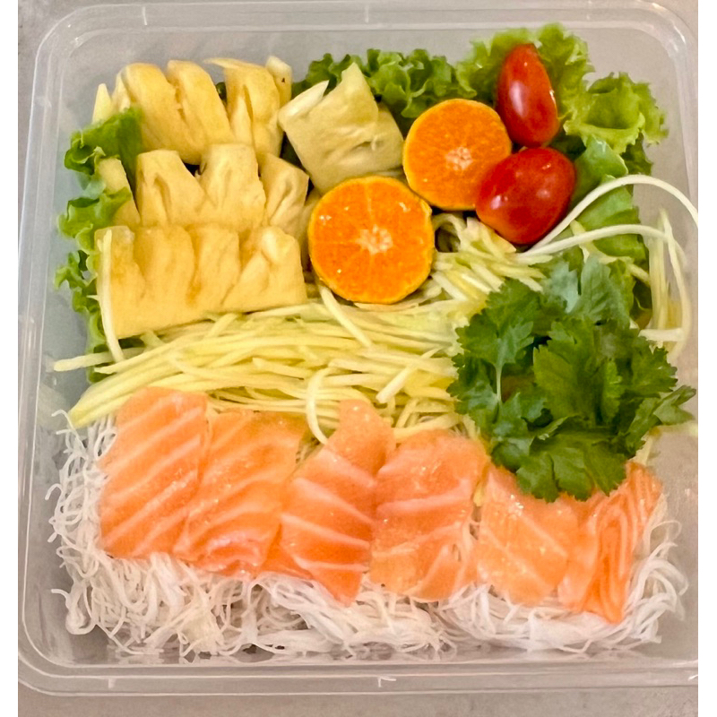 

somtam salmon / salad thailand