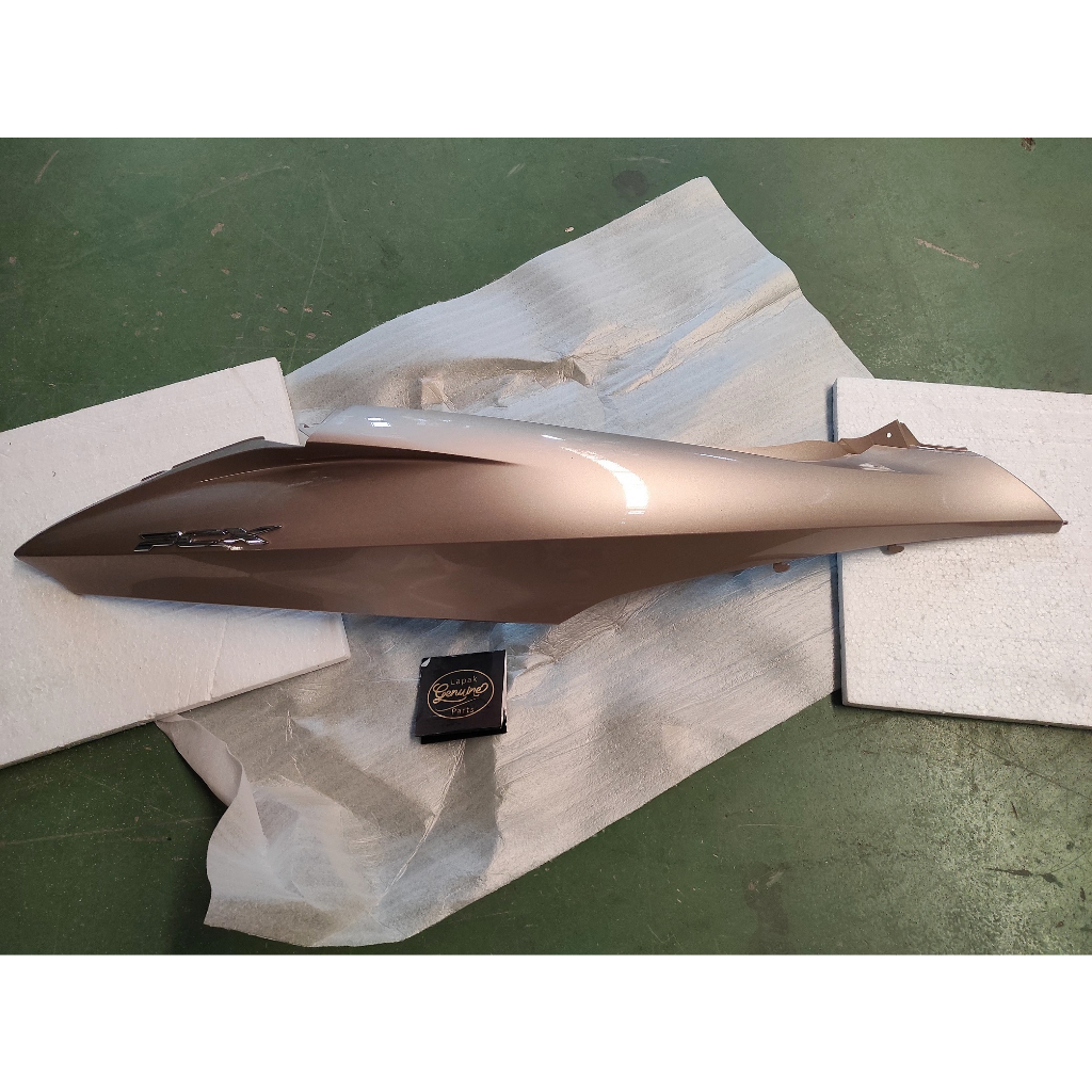 Cover Body Kanan Gold Metallic PCX 125 CBU Thailand 83550-KWN-900ZG Original AHM