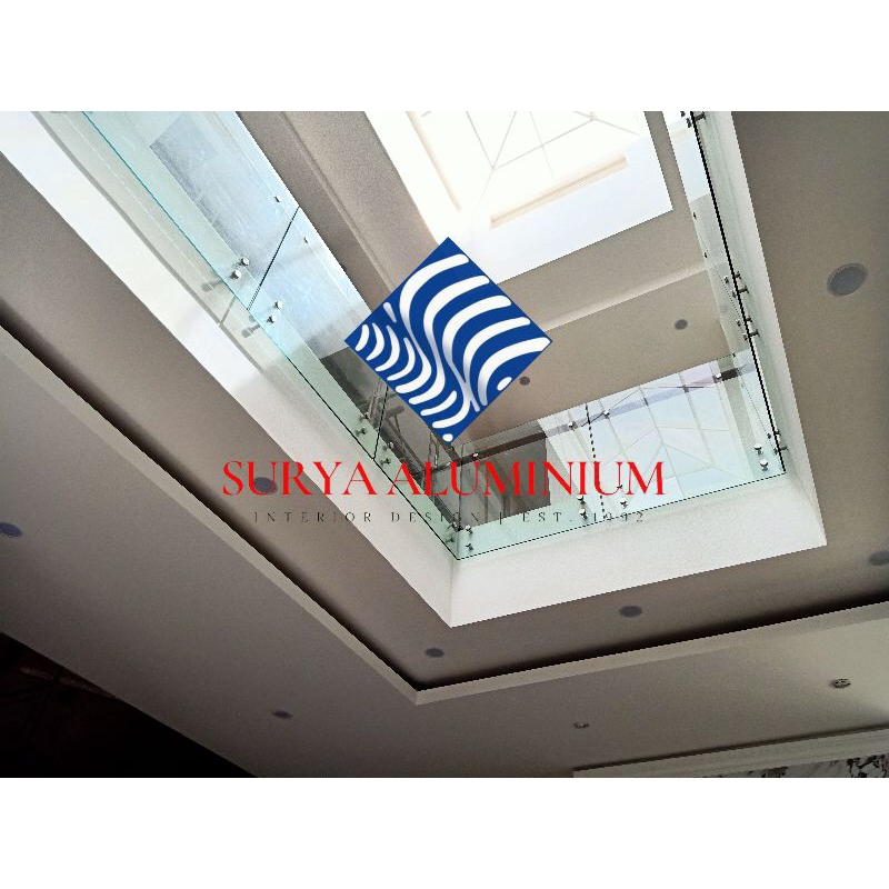 railing tangga kaca kayu