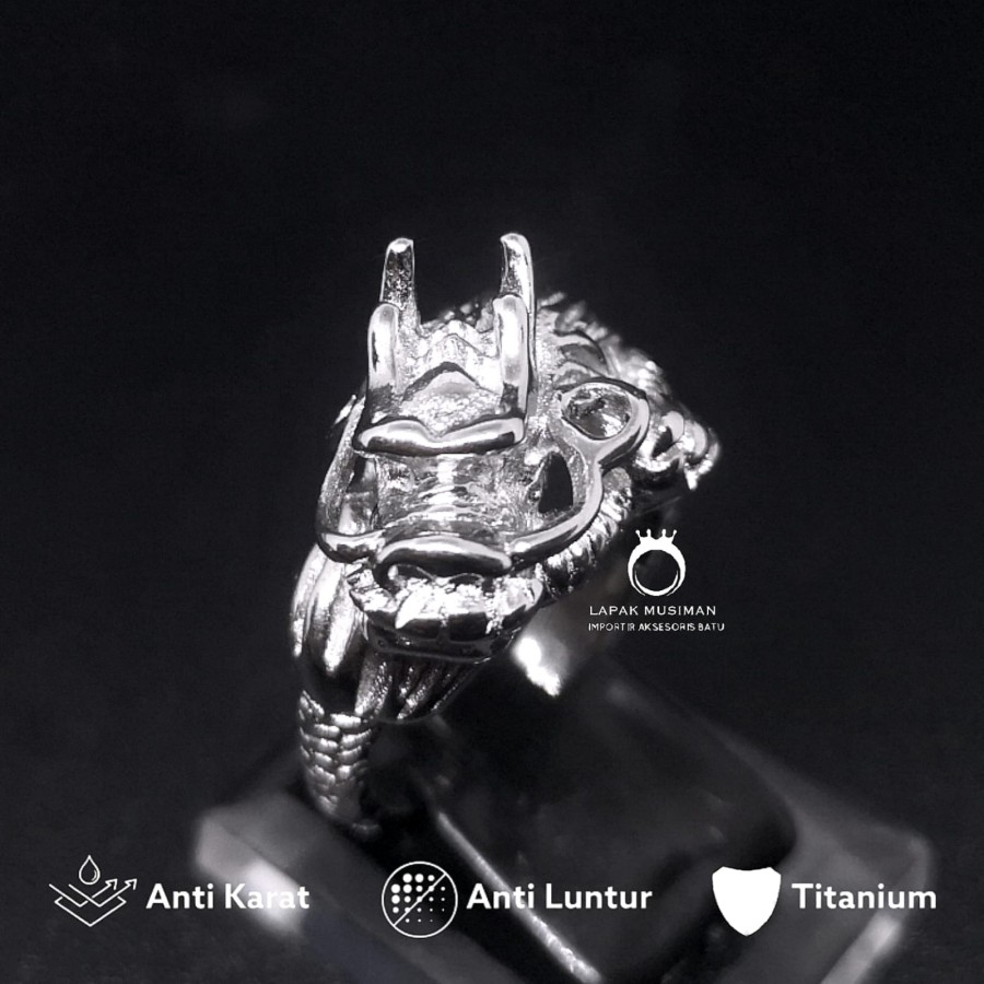 Cincin Pria Titanium Anti Karat Motif Naga Dragon Warna Silver Hitam