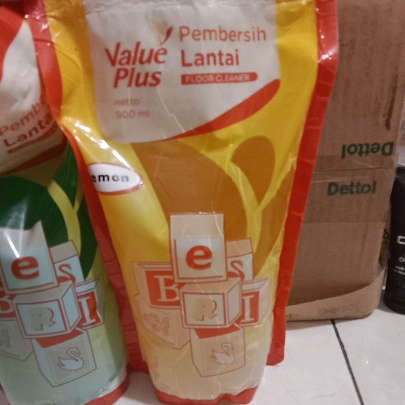 Pembersih Lantai Value Plus 900ml