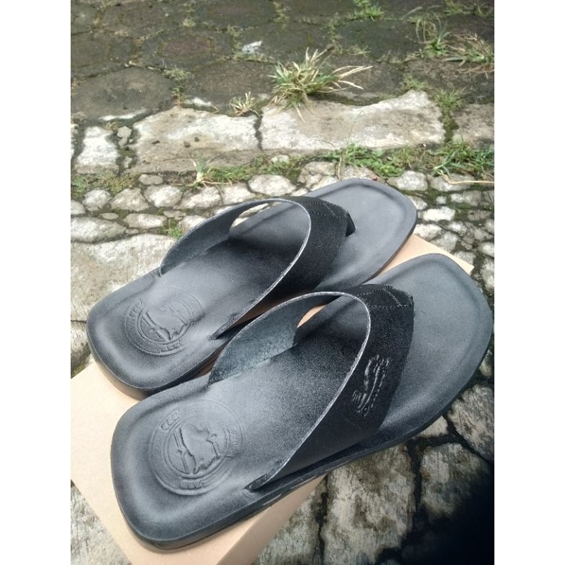 Sandal pria kulit dewasa cowok laki casual  kekinian keren slop original 100 % asli distro carvil  coklat hitam 39-40-41-42-43