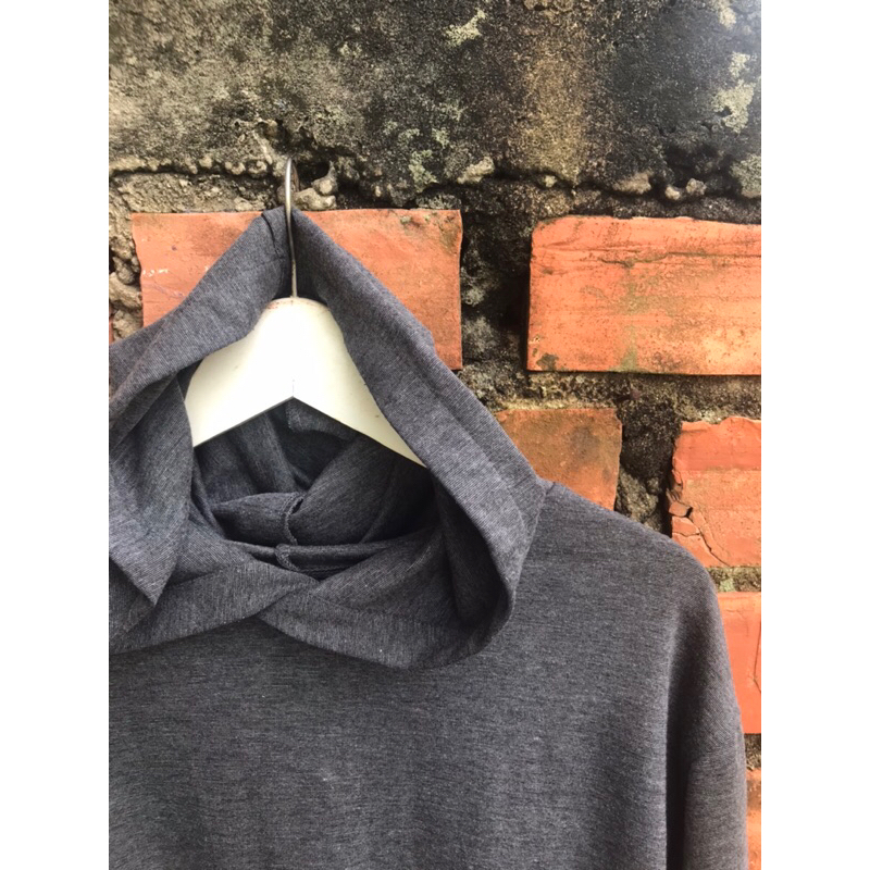 THE EXECUTIVE T SHIRT “Kaos Hoodie Cewek The Executive Seken Ori, Size XL (Panjang 58cm Lebar 56cm)