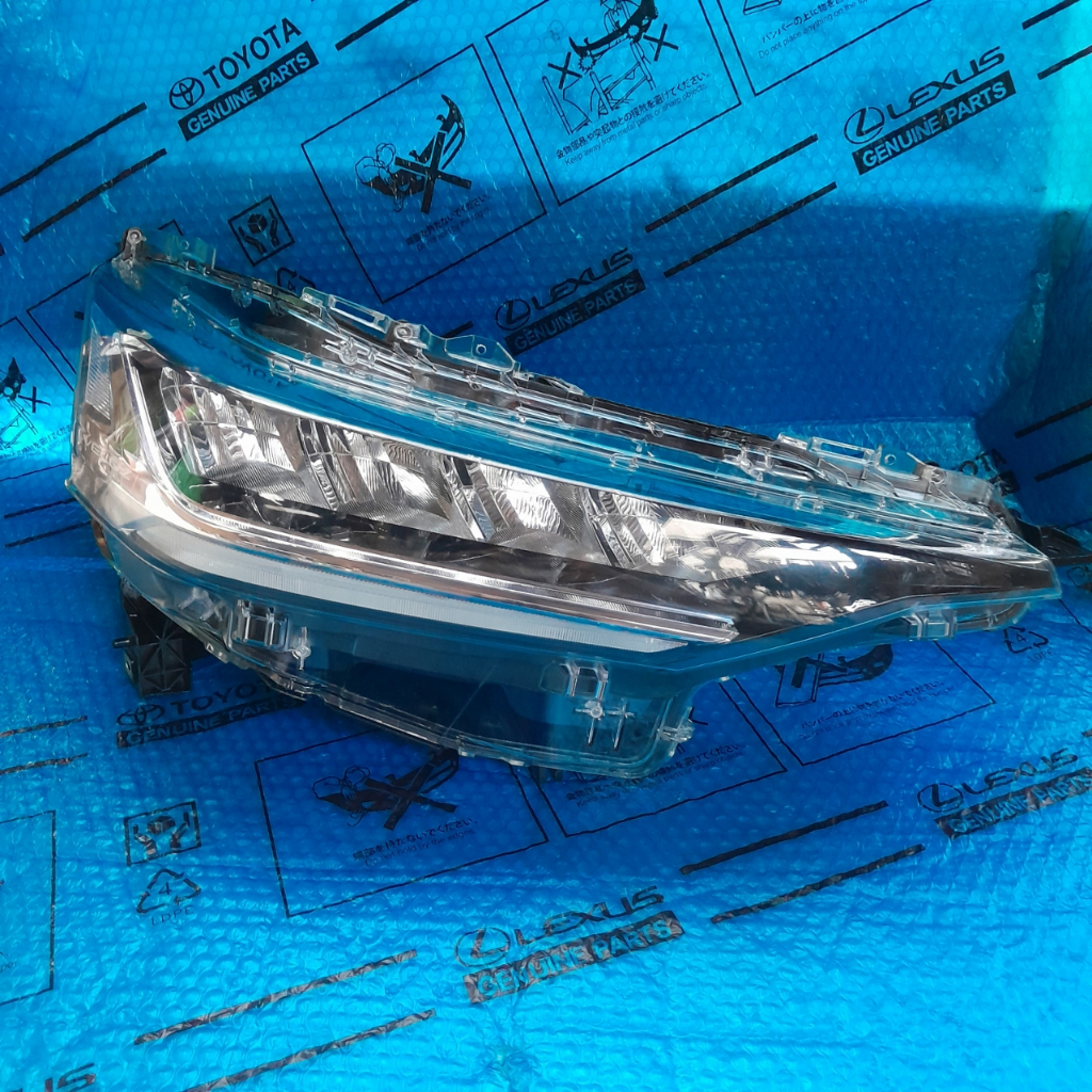 Headlamp lampu depan Mobil Toyota Avanza Veloz 2021 2022 Kanan