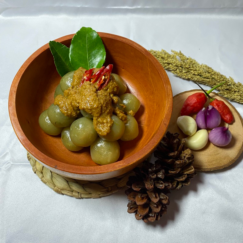 

cilok isi ayam sambal kacang khas indonesia