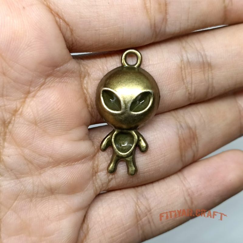 Charm Liontin Model Alien Charm Aksesoris DIY Bandul Liontin