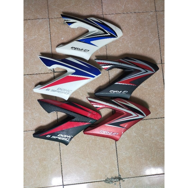 Sayap tangki kuping tangki kupingan cover tangki tenki tangki Cb 150 r old bagian kanan